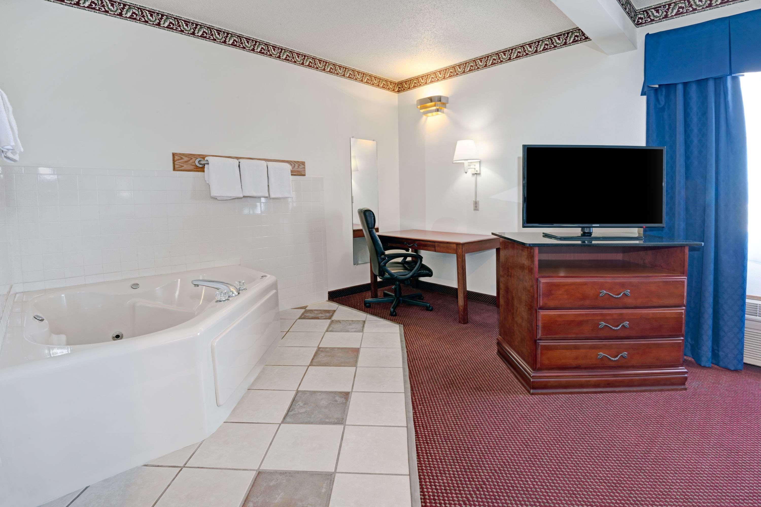 Days Inn By Wyndham Laramie Exterior photo